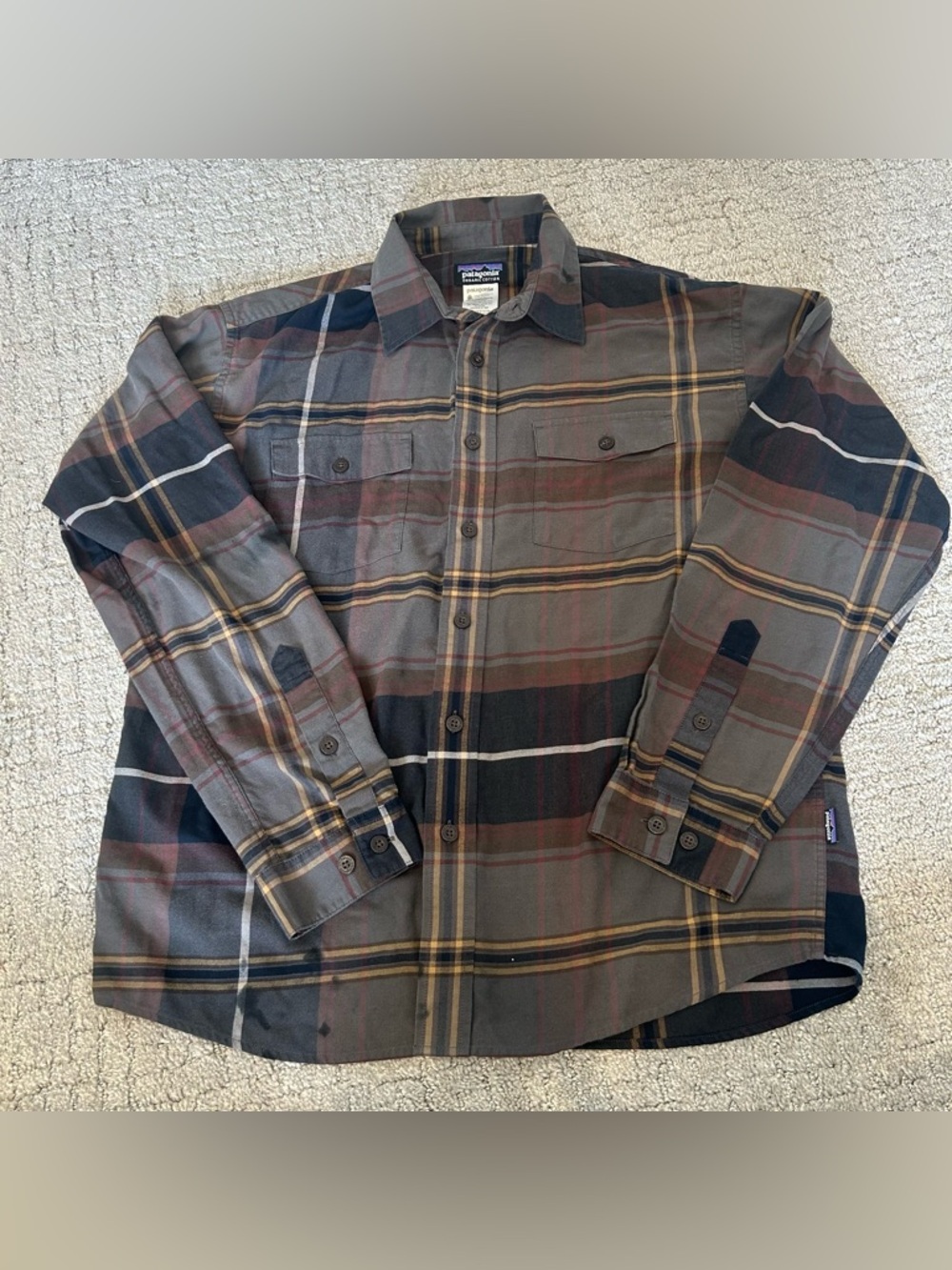 Patagonia Men's Flannel Button Up Size Medium FLAW